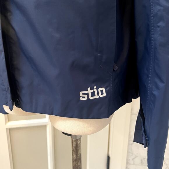 Stio Women's Hooded Rain Waterproof Shell Jacket NWOT Large - Picture 2 of 6